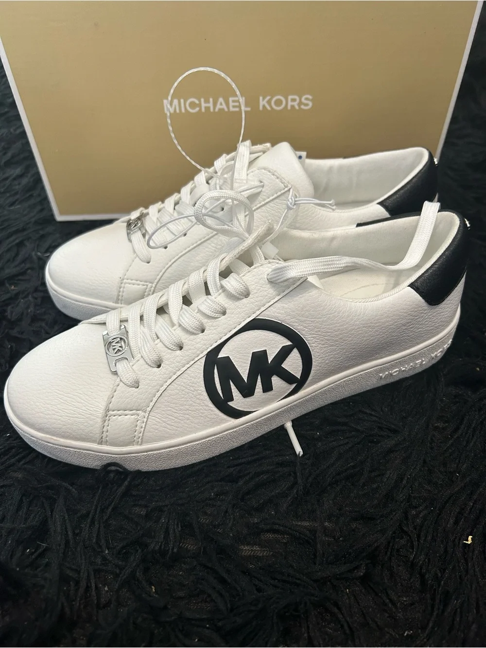 MICHAEL KORS white Mk black logo lace up shoes sneakers women’s 7 new